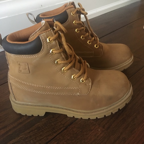 *SOLD* Fila kids suede boots - Picture 1 of 2